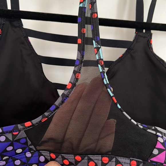 VSX Racerback Ultimate Strappy Geometric Sports Bra - Picture 6 of 6